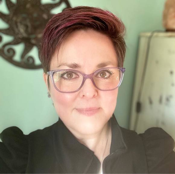 Meet your Posher, Krista - Picture 1 of 1